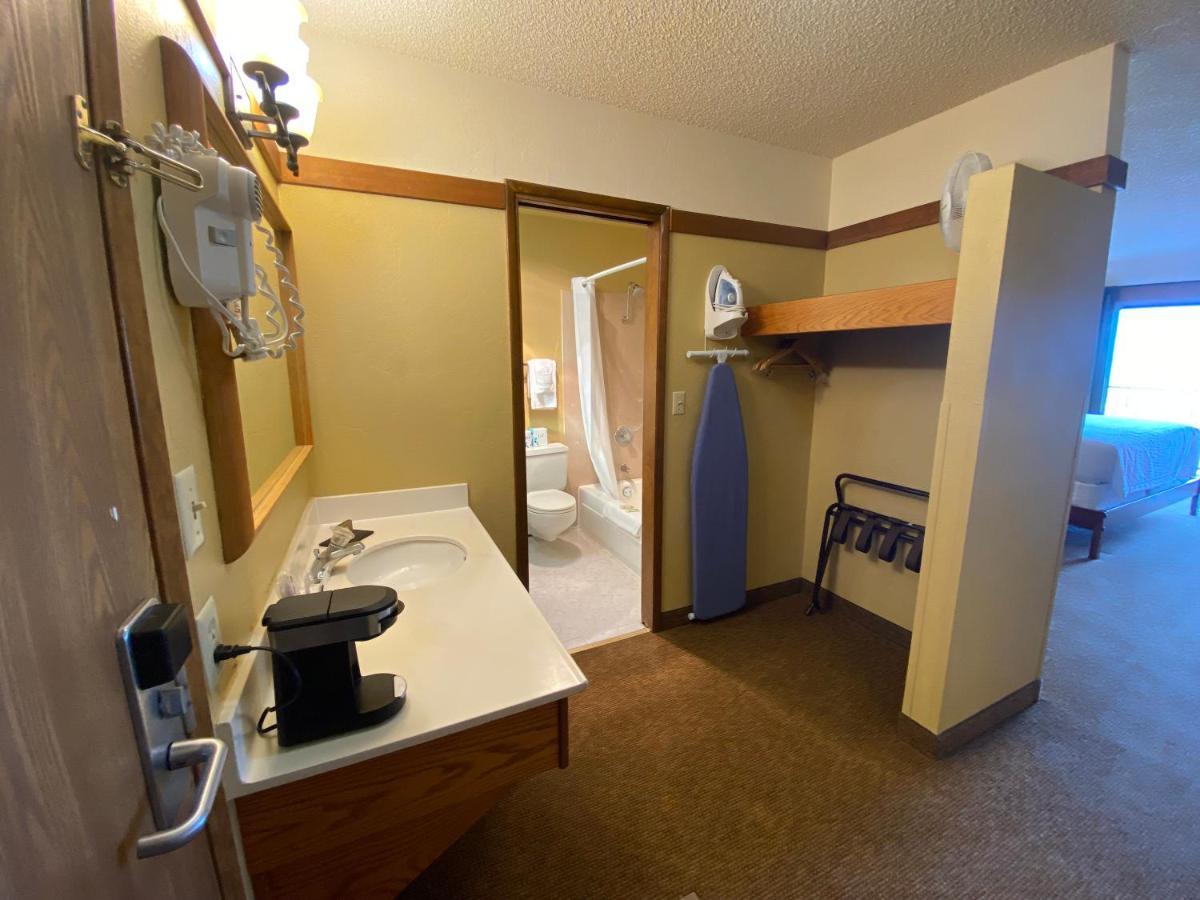 Beachcombers Hotel 3*