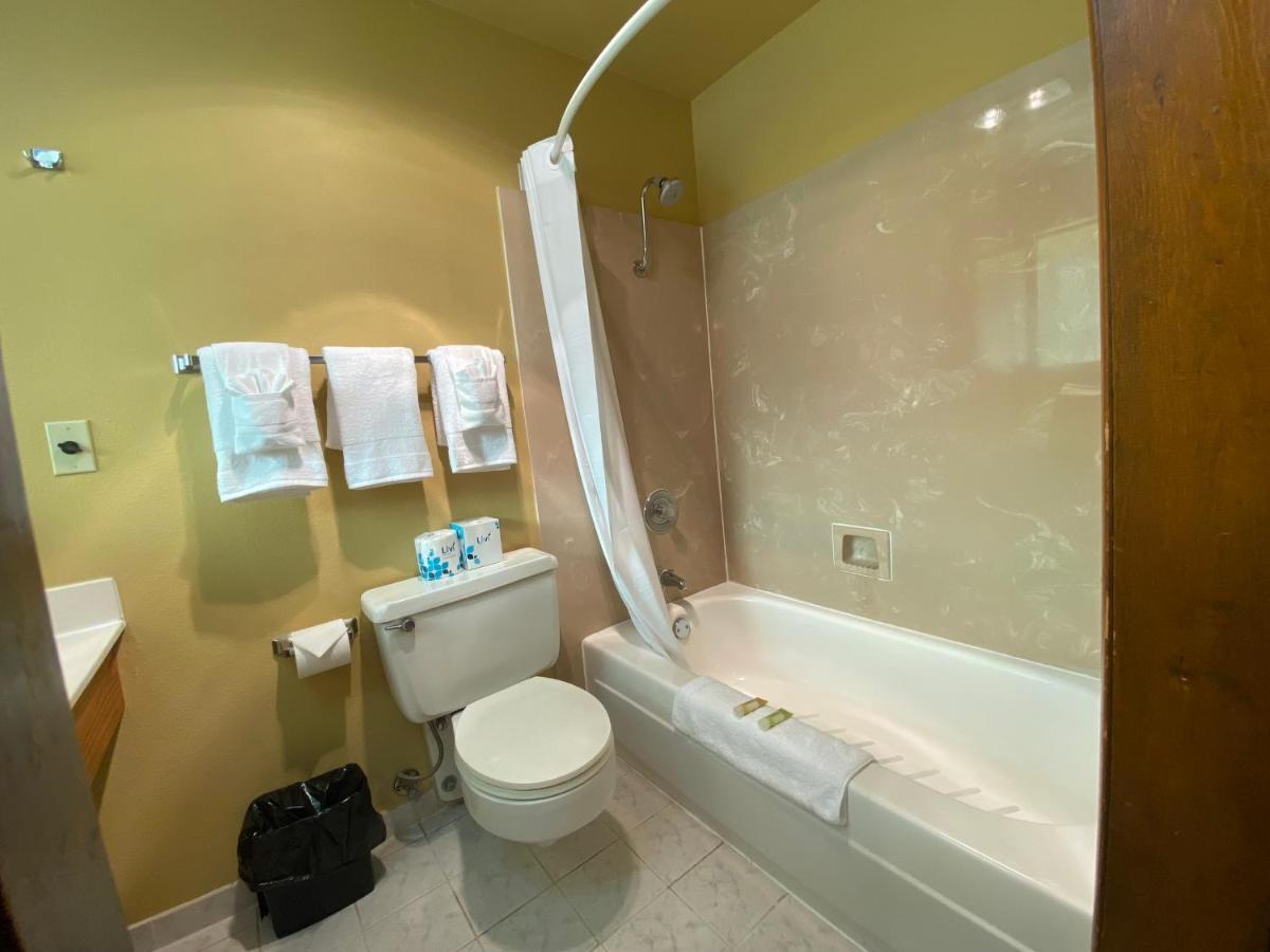 Hotel Beachcombers 3*