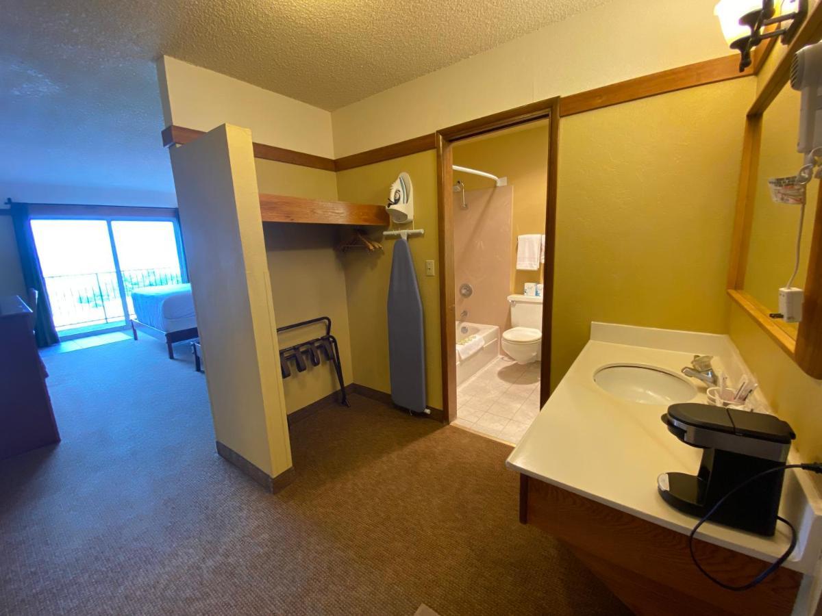 Hotel Beachcombers 3*