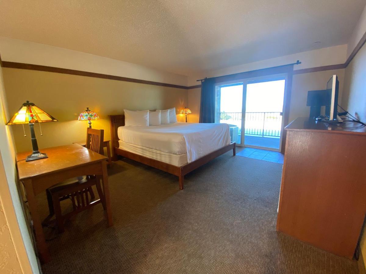 Beachcombers Hotel